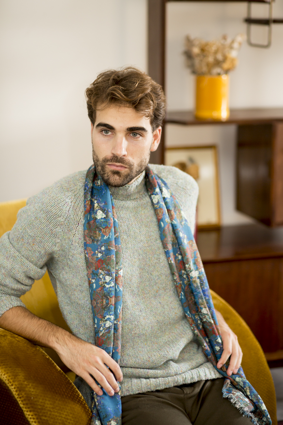 Mer silk wool shawl for men.